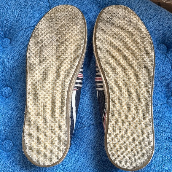 TOMS! Almost new! - Picture 4 of 4